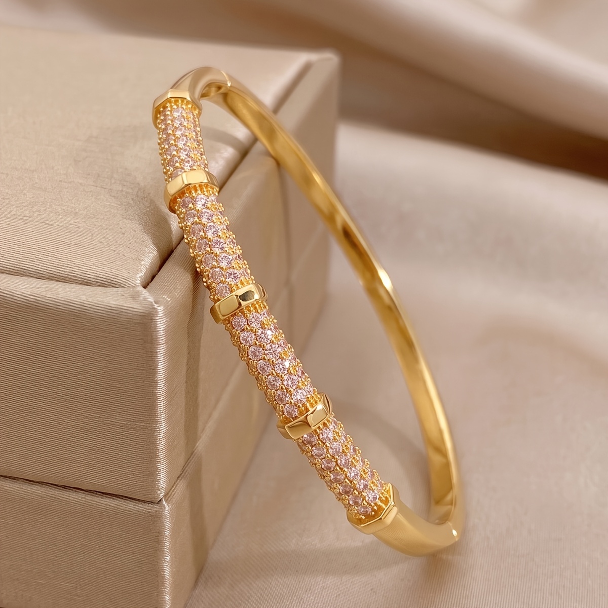 2pcs Elegant Hand Jewelry Bracelets Set, Shimmering Glossy Design